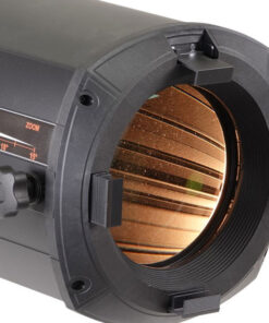 Primo piano del Followspot da 300 W, con finitura nera e lente color arancio. Questo faretto include una maniglia e una scala per la regolazione dello zoom, con scanalature visibili all'interno della lente.