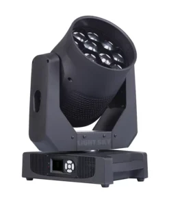 Pearl Wash è una luce da palco nera con più lenti LED montate su una base rotante, dotata di un piccolo pannello di controllo con pulsanti e del marchio Light Sky visibile sul lato.