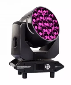 La TX1920 Z è una luce da palco nera dotata di più lenti circolari che emettono un bagliore viola. È montata su una base girevole, che consente un posizionamento versatile in contesti da concerto o teatro.