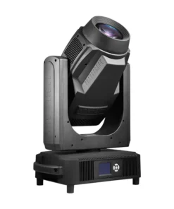 Il Super Scope è una luce da palco a testa mobile nera con un design elegante e moderno. È montato su una base rettangolare con un piccolo schermo di visualizzazione e include una grande lente insieme a lati ventilati per un raffreddamento efficiente.